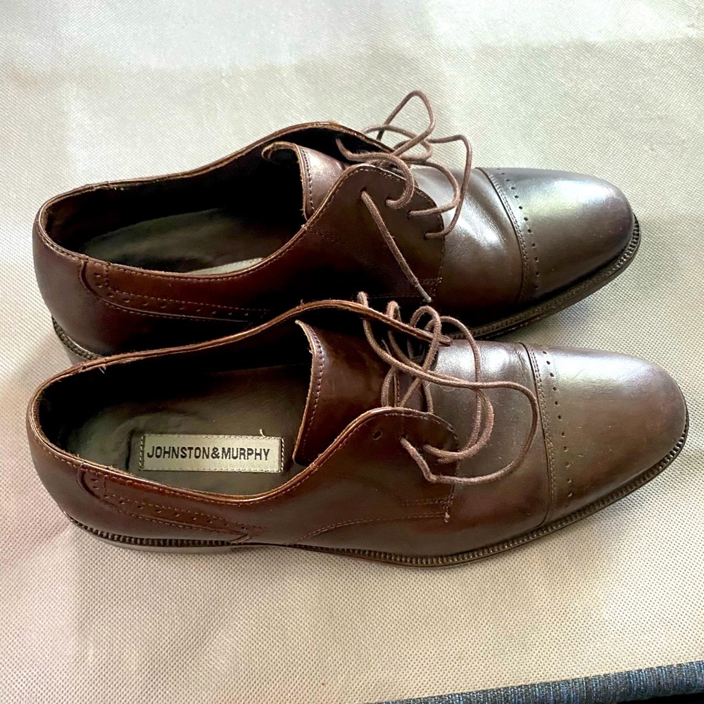Brown Oxford dress shoes